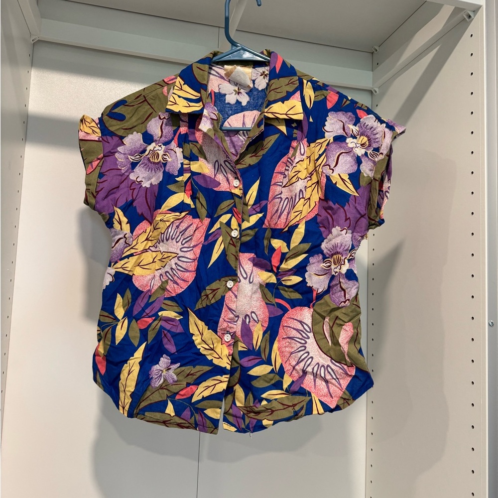 Vintage hawaiian-style floral shirt